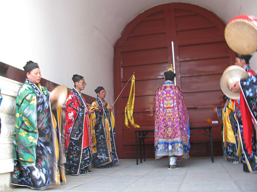 女人戴什么首饰旺桃花 这三种首饰值得选择